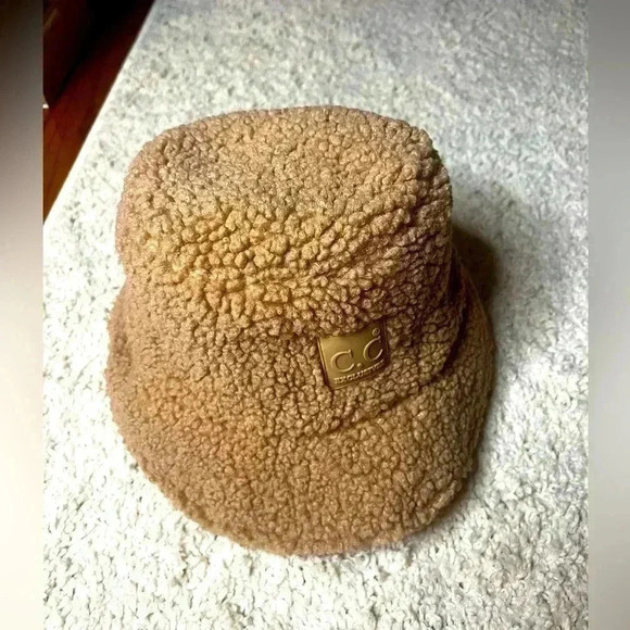C.C Accessories - CC EXCLUSIVES SHERPA BUCKET HAT PREOWNED EUC